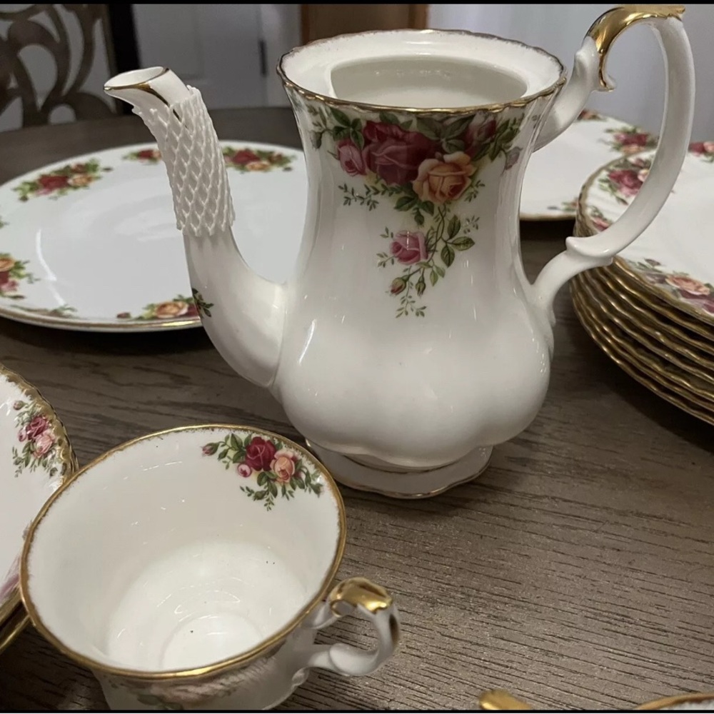 Royal Albert - 63 pcs Old Country Roses China - Picture 3 of 4